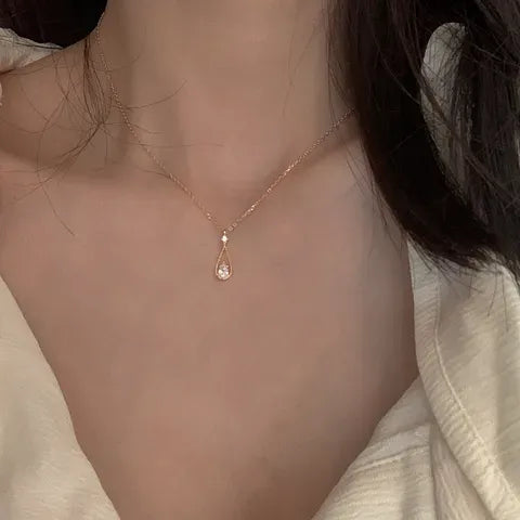 Minimal Droplet Pendant Necklace