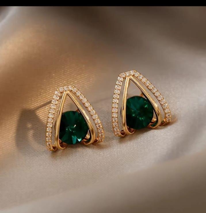 Emerald Glow – Gold-Plated Stud Earrings