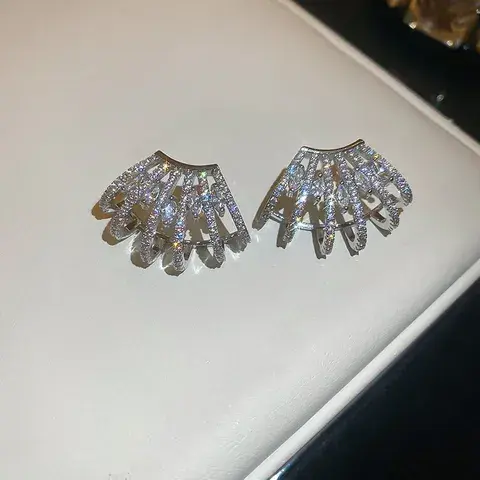 Retro Metal Flowers Stud Earrings For Women With Rhinestones, Elegant Floral Design