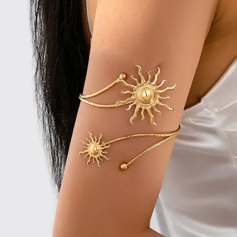 Retro Flower Pattern Arm Bracelet In Gold For Elegant Style