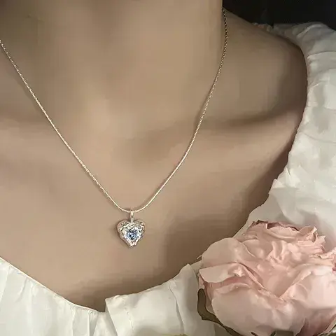 Aquamarine Moonstone Necklace Women's Niche Design High-end Oval Pendant Light Luxury Fashion Snake Bone Chain New Fashion