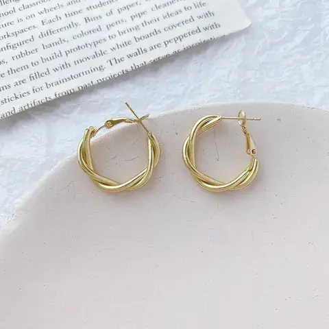 Light Luxury High-end Earrings Women's Pearl Earrings New Earrings Niche Design Earrings Yiwu Night Market Batch