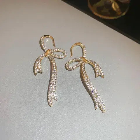 Retro Metal Flowers Stud Earrings For Women With Rhinestones, Elegant Floral Design