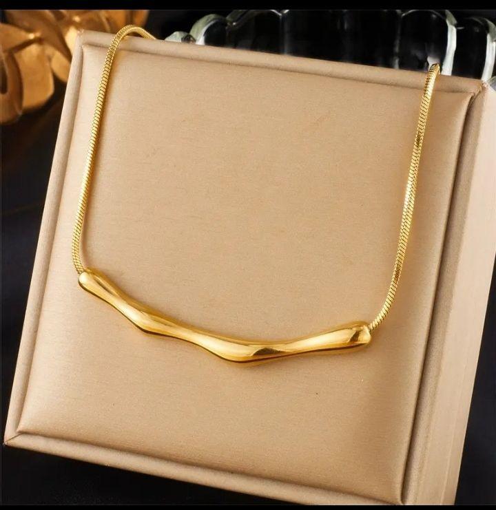 Elegant Wave Bar Necklace