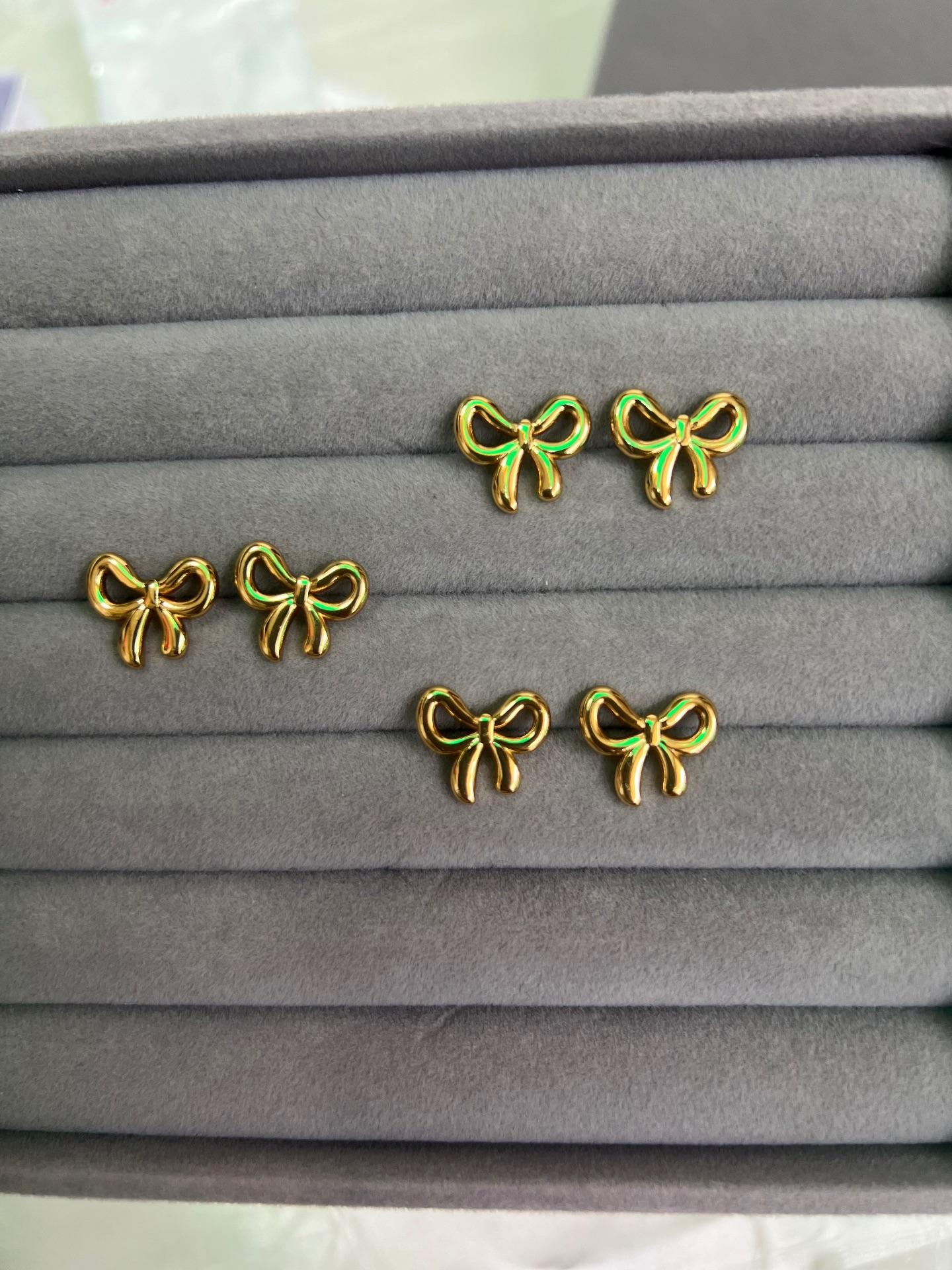 Bow earrings 