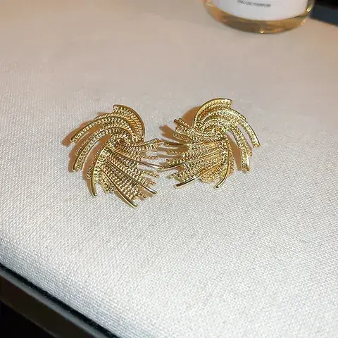 Retro Metal Flowers Stud Earrings For Women With Rhinestones, Elegant Floral Design