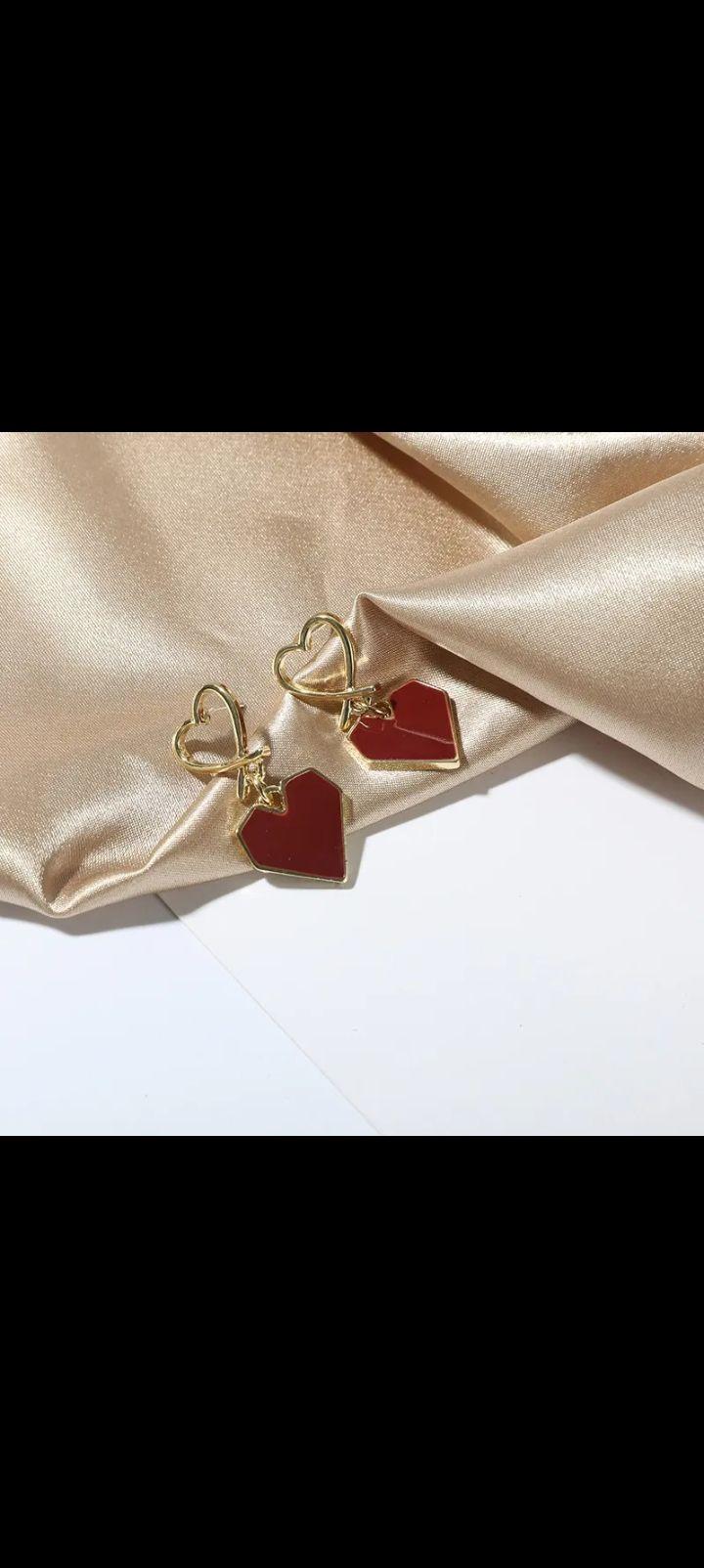 Elegant Geometric Heart Drop Earrings