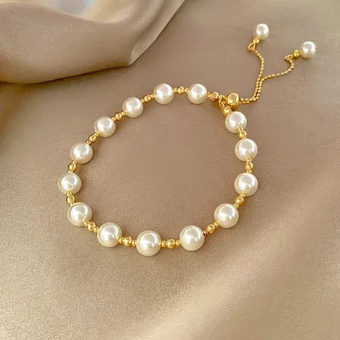 Minimal Heart Pearl Bracelet